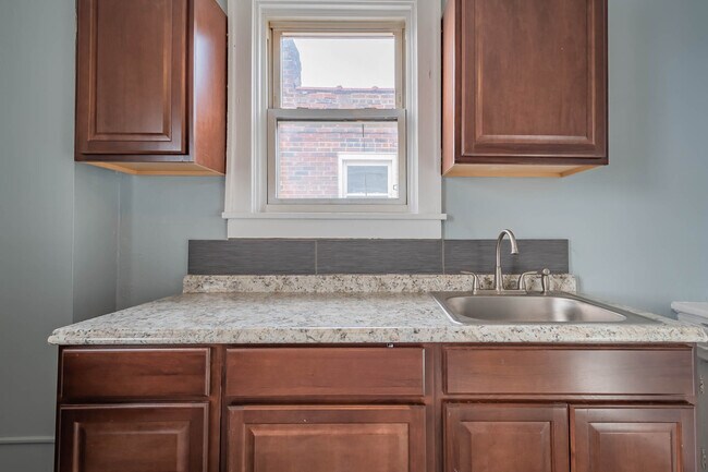 Building Photo - 2118 Bedford Ave