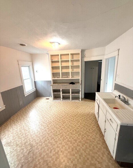 Building Photo - 322 Wallace St