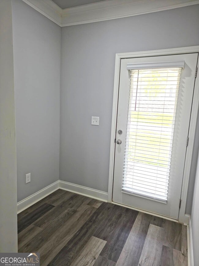 Building Photo - 430 Village Creek Dr SE