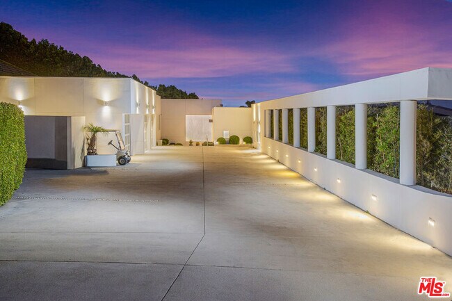 Building Photo - 27454 Winding Way
