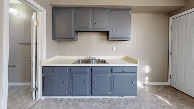 Building Photo - 4836 Northcote Ave