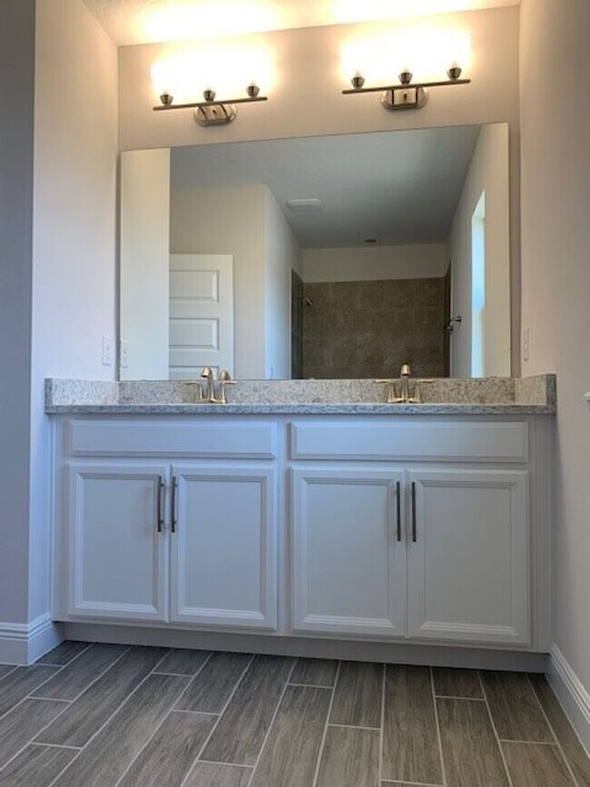 Building Photo - SPECTACULAR MODERN HOME!!Relaxing water views from the back of this beautiful home- MOVE IN Septe...