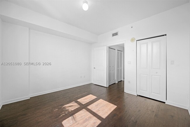 Building Photo - 7910 Harbor Island Dr