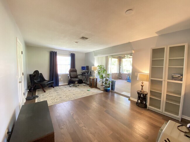 Building Photo - 2668 Bernice Ct