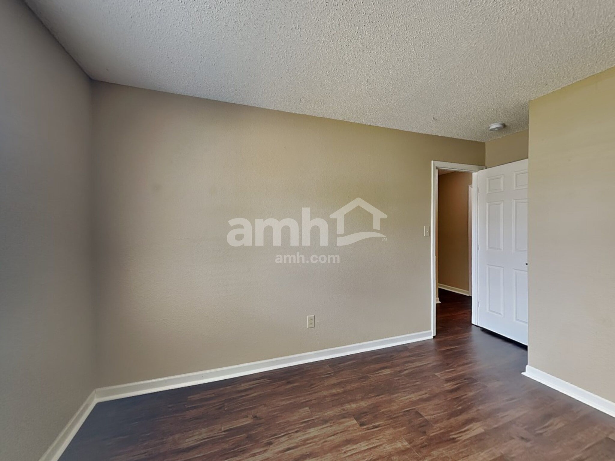 Building Photo - 412 E Pine Ridge Dr