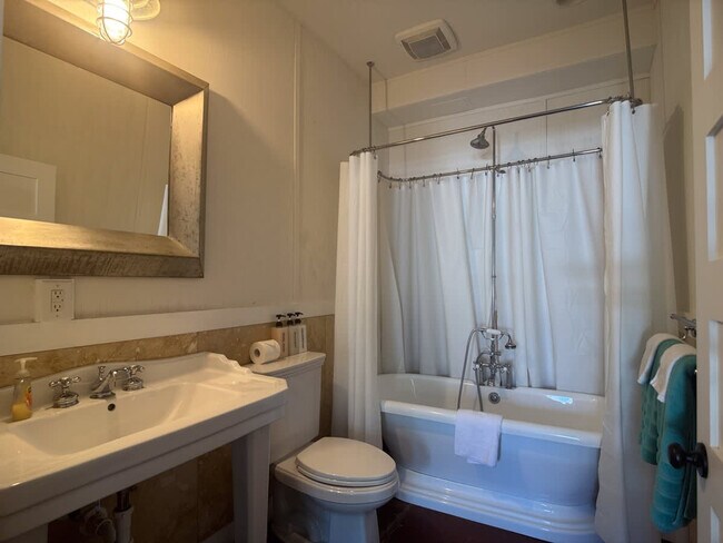 Building Photo - 15378 Holly Dr