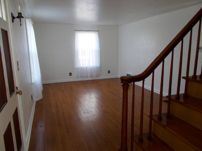 Building Photo - 25 Trumbull Ave SE