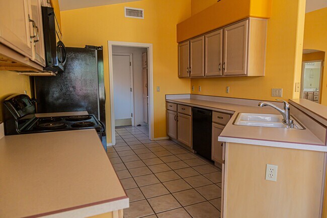 Building Photo - 11146 N Desert Flower Dr