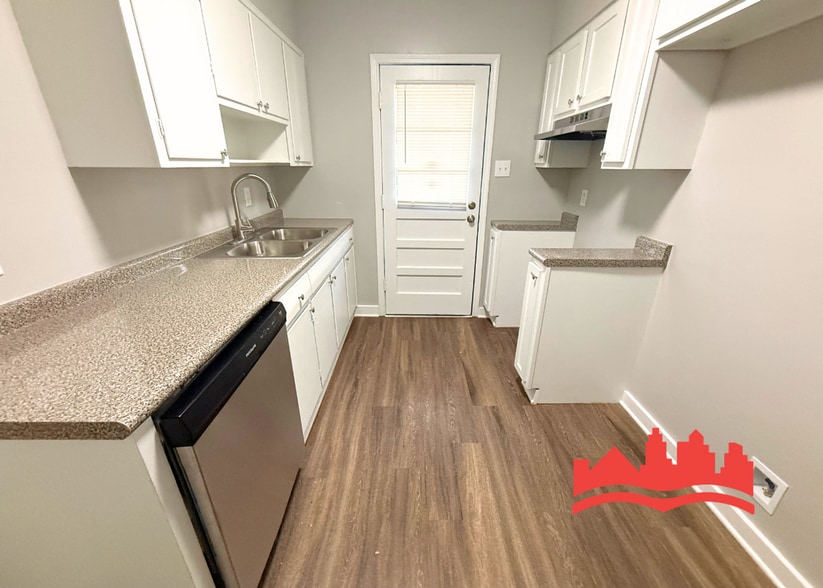 Building Photo - 3575 Kensett Dr