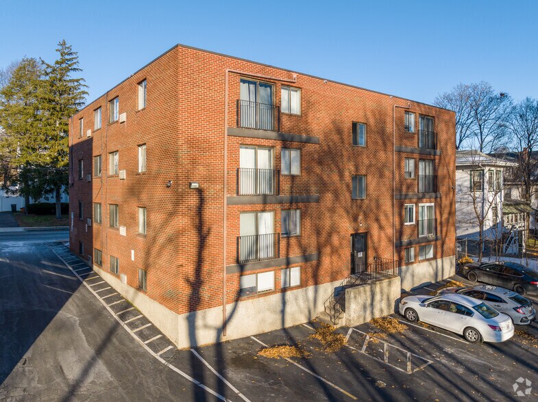 Building Photo - 76 Harvard St