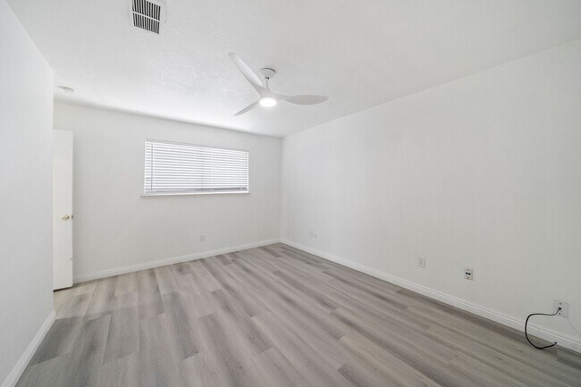 Building Photo - For Lease | 3 Bed, 2 Bath | 1,446 Sq Ft | Greengate Place|