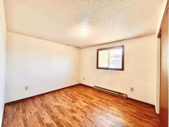 Building Photo - TWO WEEKS FREE RENT - Water/Sewer/Trash Included - Large Two Bedroom One Bath In North Loveland! ...