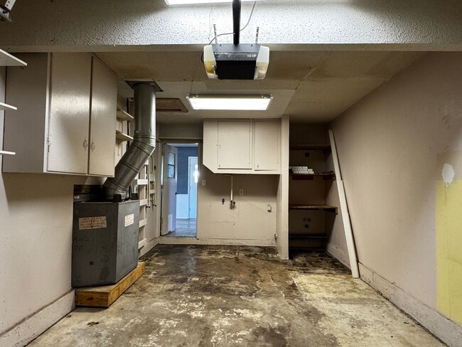 Building Photo - 3028 NE Pioneer Blvd