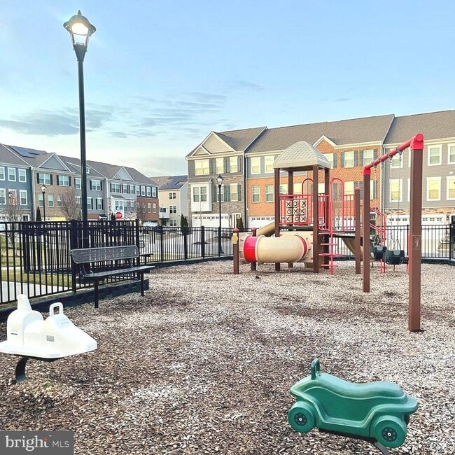 Building Photo - 2709 Princess Victoria Way