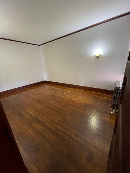 Building Photo - 3 E Chestnut St