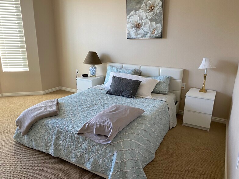 Building Photo - 1903 W Sunstar Dr