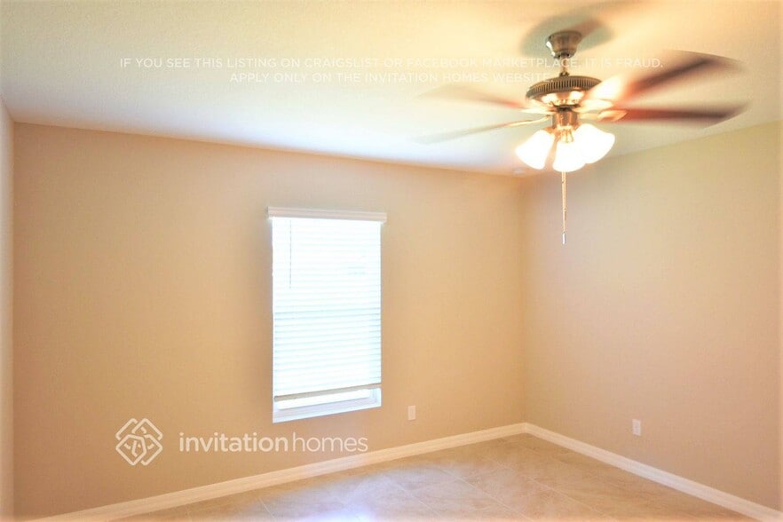 Building Photo - 2261 SE Heathwood Cir