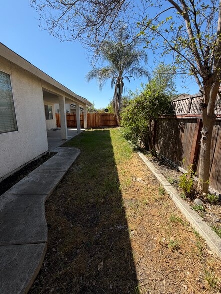 Building Photo - 3361 Rutherford Dr