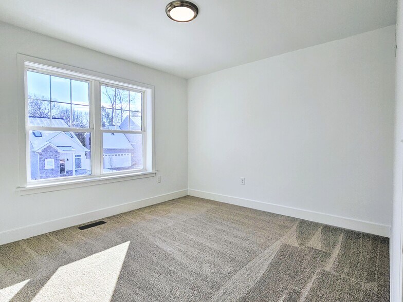 Building Photo - 398 Hensley St