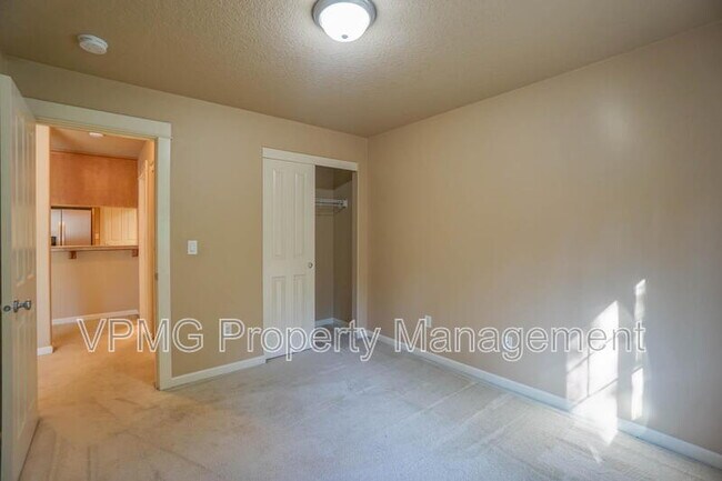 Building Photo - 8019 NE 61st St