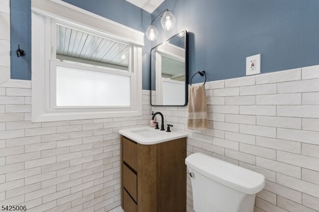 Building Photo - 3 Cypress Rd