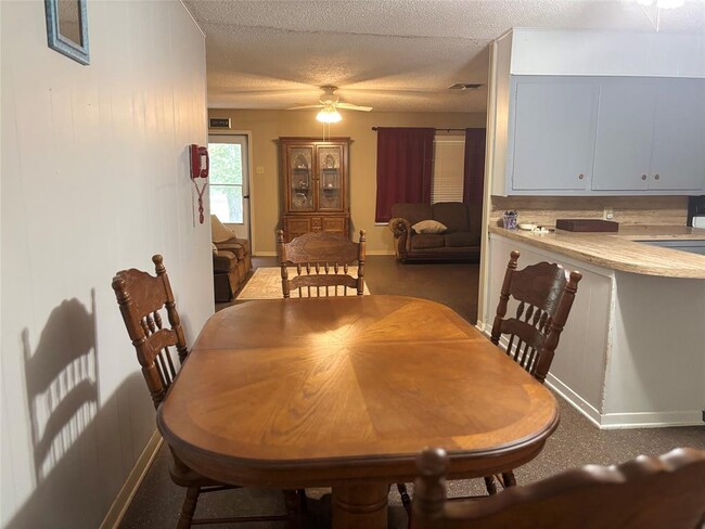 Building Photo - 3987 TX-304