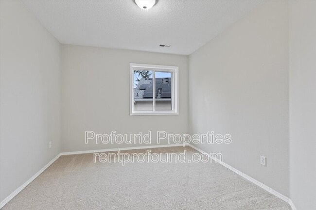 Building Photo - 7533 SW Applegate Dr