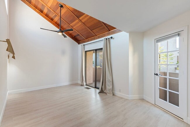 Building Photo - Light-Filled 2BR/2.5BA Townhouse with Private Patio & 2-Car Garage Near UCSD & UTC