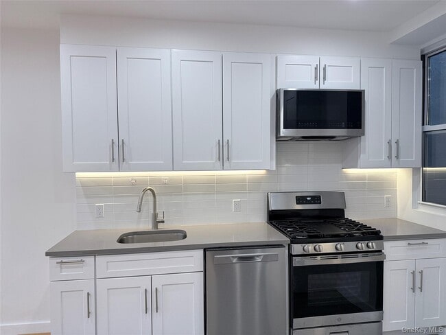 Building Photo - 40-18 50th Ave