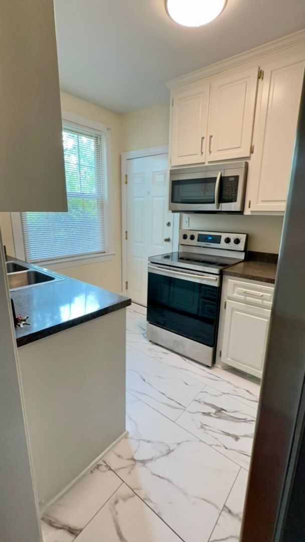Building Photo - Bright & Modern 1-Bedroom Condo in Heathwood Court – Walkable & Inviting ~ Available May 2026!