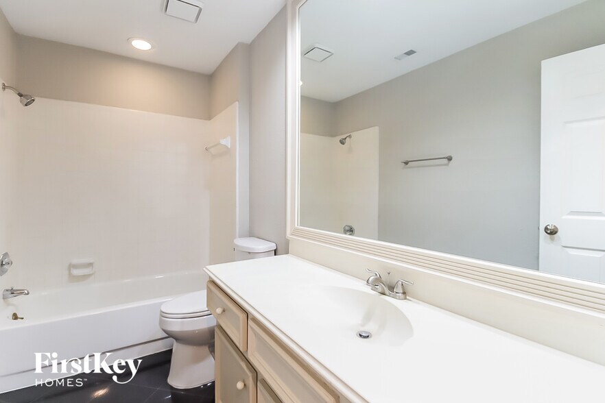 Building Photo - 2303 Prestwick Dr