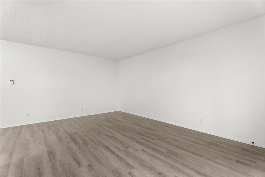 Building Photo - 1236 McClellan Dr