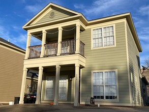 Building Photo - 3BR/2.5BA For Rent