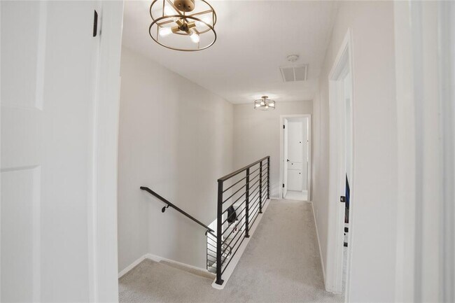 Building Photo - 1315 Quail Park Dr