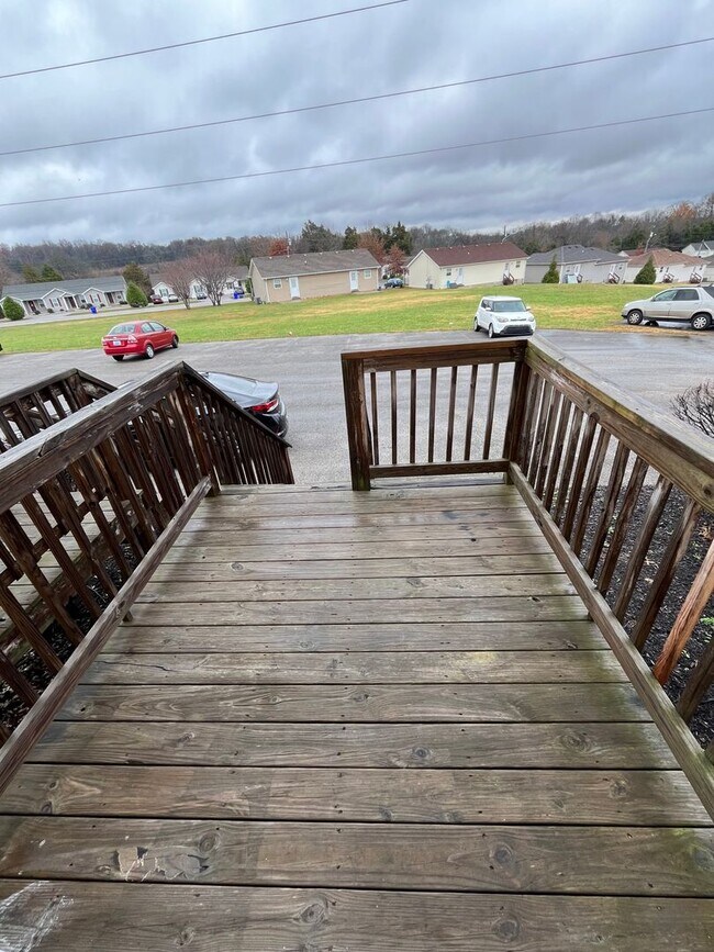 Building Photo - HALF OFF ONE MONTH AT UPPER STONE!