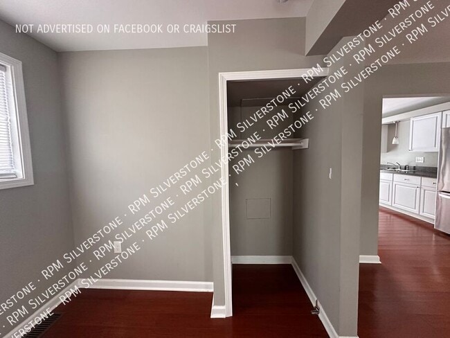 Building Photo - 3113 Emmons Ave