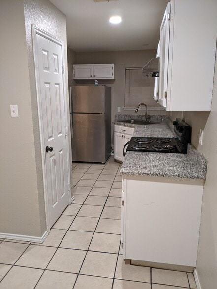 Building Photo - 536 waco st