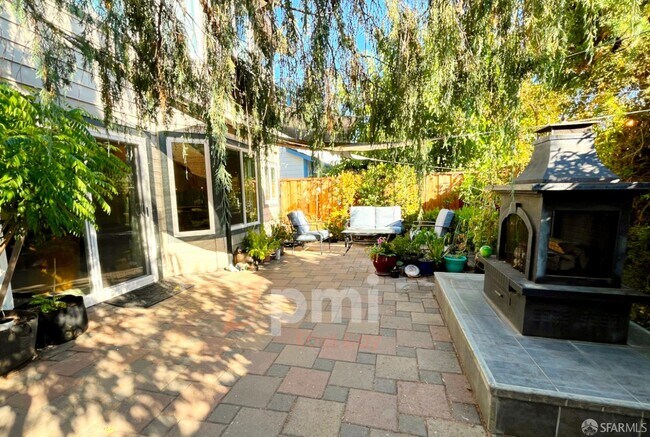 Building Photo - 980 Springview Cir