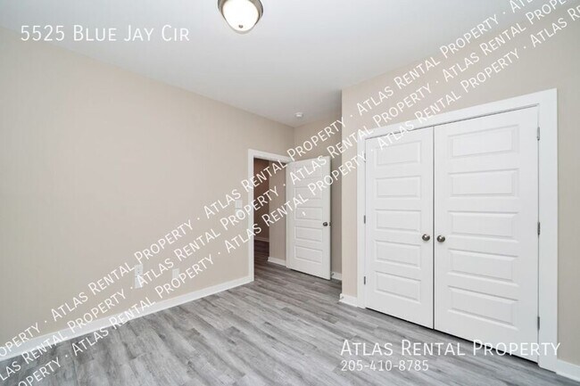 Building Photo - 5525 Blue Jay Cir