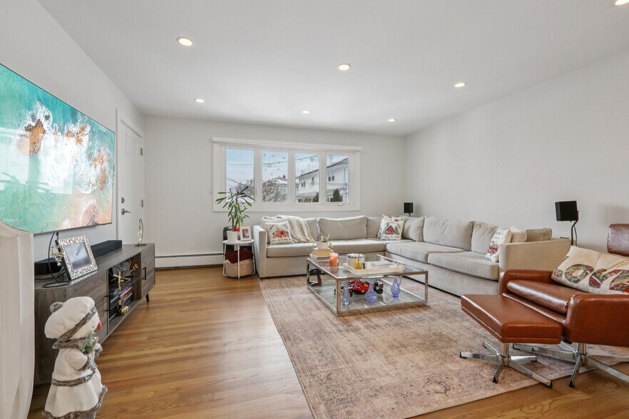 Building Photo - 10 Millo Pl