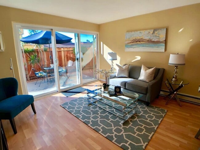 Building Photo - 1700 Civic Center Dr