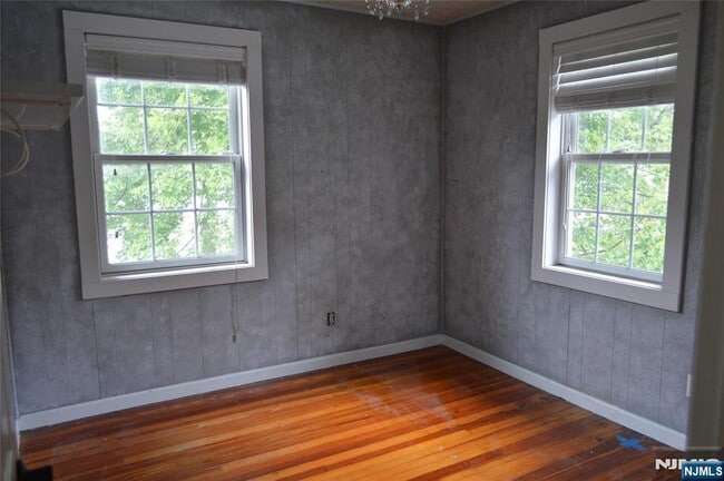 Building Photo - 112 Tenafly Rd