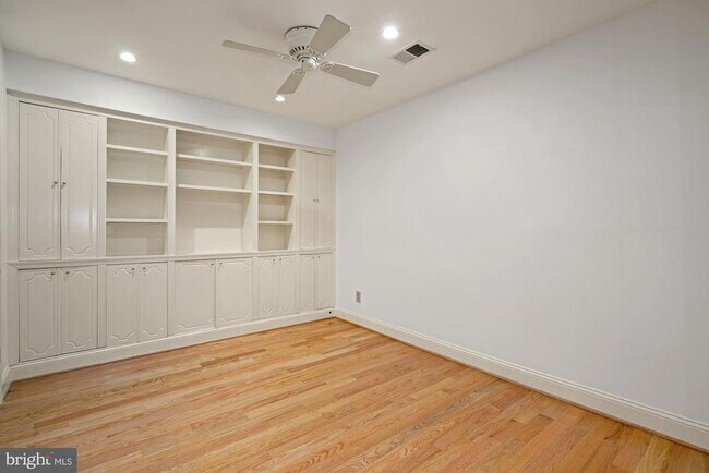 Building Photo - 1241 30th St NW