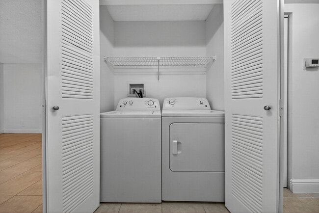 Building Photo - 913 Meadows Cir