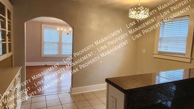Building Photo - MOVE IN SPECIAL $1000 OFF 1ST MONTH'S RENT...