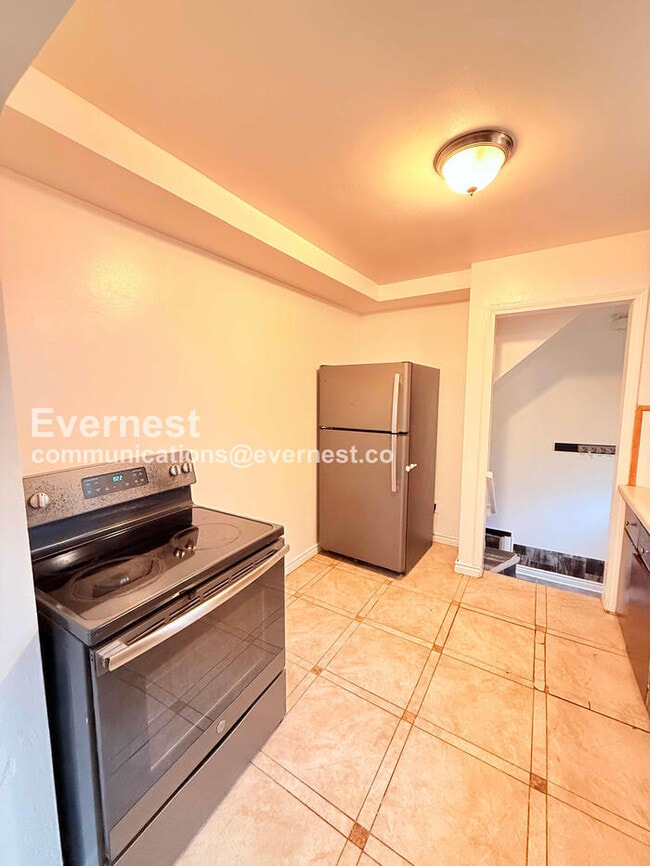 Building Photo - 25337 Ivanhoe Ave