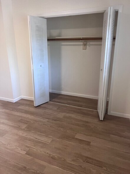 Building Photo - 800 Ibis Way