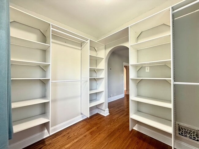 Building Photo - **Charming home in Lindbergh School Distri...