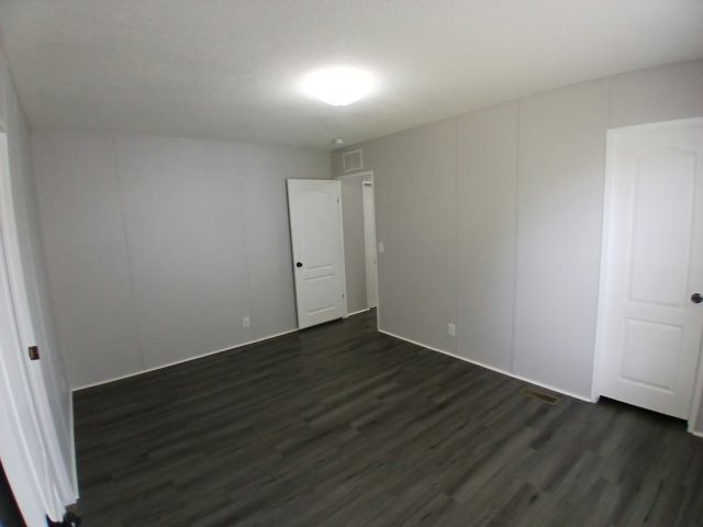Building Photo - 1400 Banana Rd