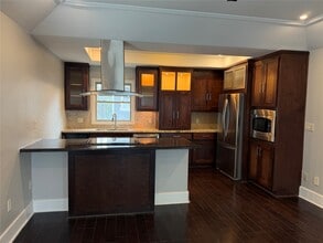 Building Photo - 102 E 5th St